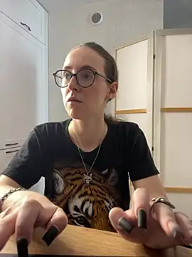 Snapshot of MartiniiSelenna chatting on June 16, 5:43 am MartiniiSelenna online show from June 16, 5:43 am