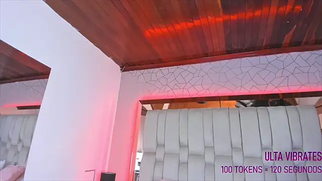 Snapshot of AngelineHeet chatting on December 6, 3:41 am AngelineHeet online show from December 6, 3:41 am