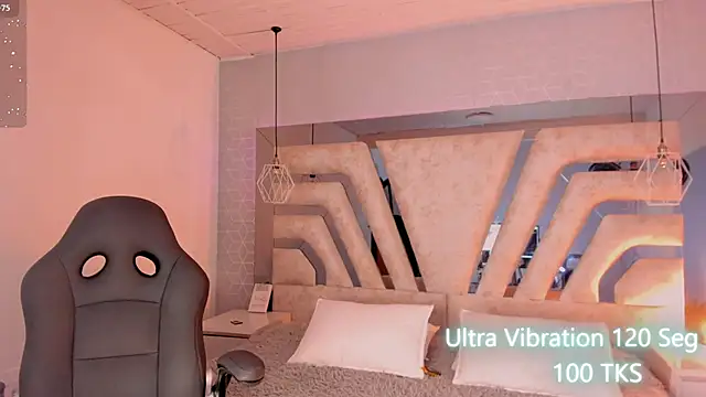 Snapshot of AngelineHeet chatting on September 26, 3:32 am AngelineHeet online show from September 26, 3:32 am