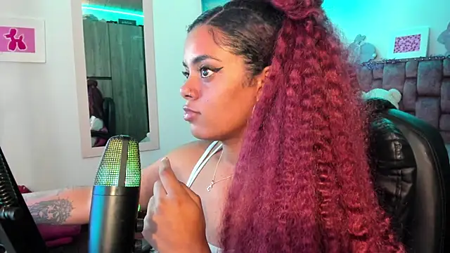 ladyrd1 online show from December 18, 2:32 am