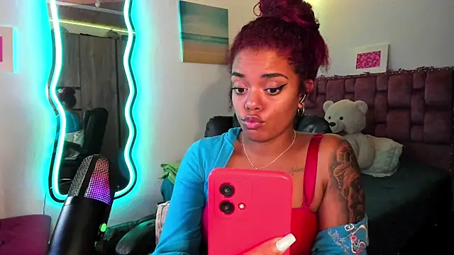 ladyrd1 online show from January 15, 8:51 am