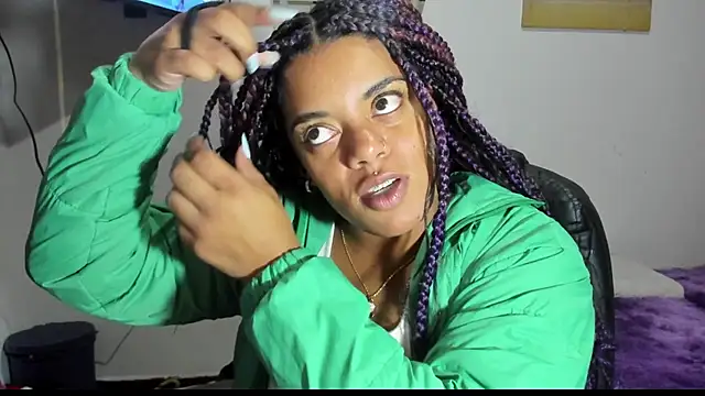 ladyrd1 online show from October 1, 5:35 am