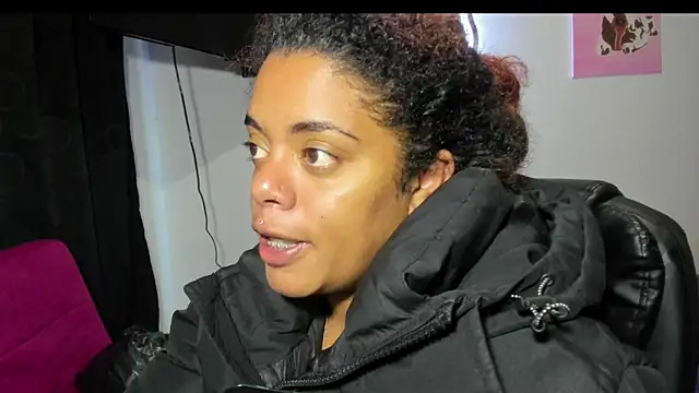 Snapshot of ladyrd1 chatting on January 8, 12:02 am ladyrd1 online show from January 8, 12:02 am