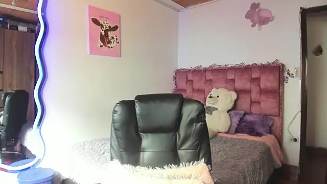 Snapshot of ladyrd1 chatting on January 11, 7:52 pm ladyrd1 online show from January 11, 7:52 pm