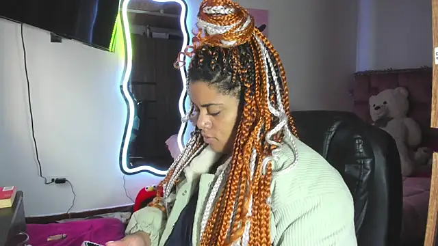 Snapshot of ladyrd1 chatting on February 14, 11:01 pm ladyrd1 online show from February 14, 11:01 pm