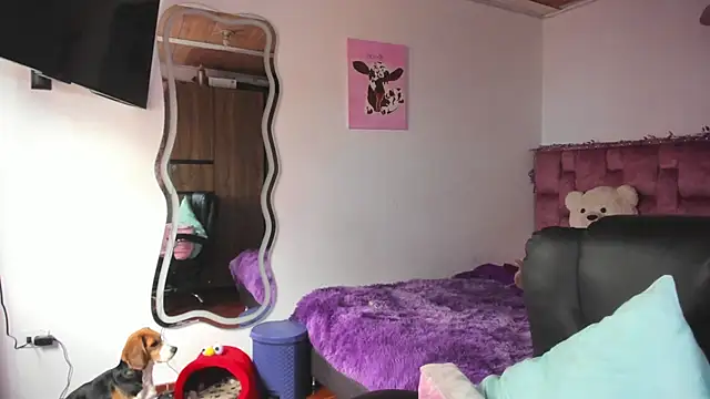 Snapshot of ladyrd1 chatting on February 21, 9:05 pm ladyrd1 online show from February 21, 9:05 pm