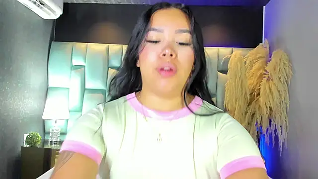 MarianaGarciaa   online show from April 18, 7:29 pm