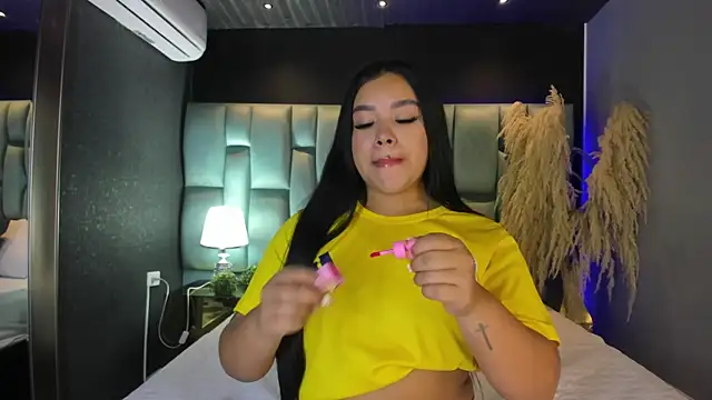 MarianaGarciaa   online show from June 16, 7:49 pm