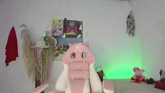 lovely kitt online show from June 11, 2:44 am