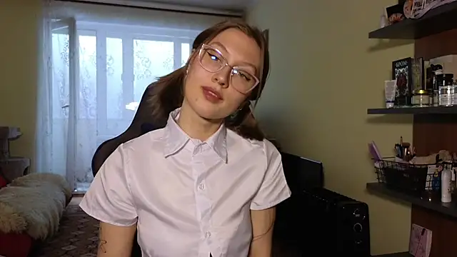 Snapshot of MalvinaBlum chatting on December 4, 6:11 am MalvinaBlum online show from December 4, 6:11 am