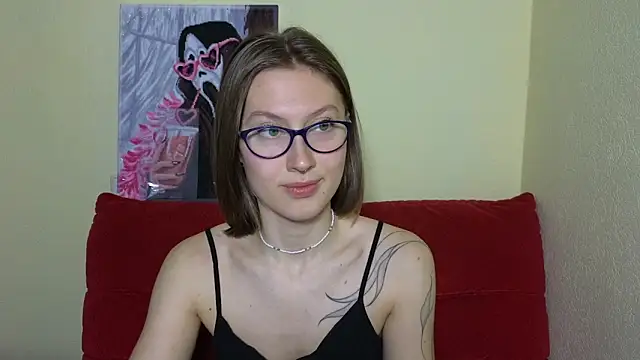 Snapshot of MalvinaBlum chatting on December 12, 2:15 am MalvinaBlum online show from December 12, 2:15 am