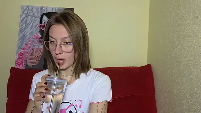 Snapshot of MalvinaBlum chatting on December 18, 1:15 am MalvinaBlum online show from December 18, 1:15 am