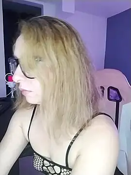 Snapshot of Yelena03 chatting on March 3, 8:21 pm Yelena03 online show from March 3, 8:21 pm