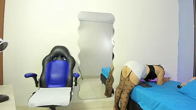 Yelena03 online show from December 17, 10:27 pm