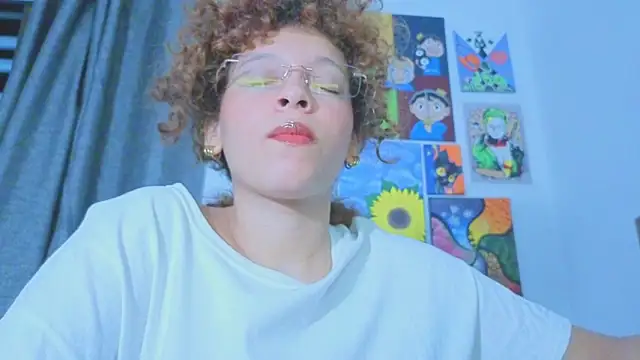 Snapshot of Ada_gales_ chatting on June 18, 3:29 am Ada gales online show from June 18, 3:29 am