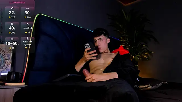 Snapshot of Angel_Snowhotxxx chatting on May 4, 1:12 am Angel Snowhotxxx online show from May 4, 1:12 am