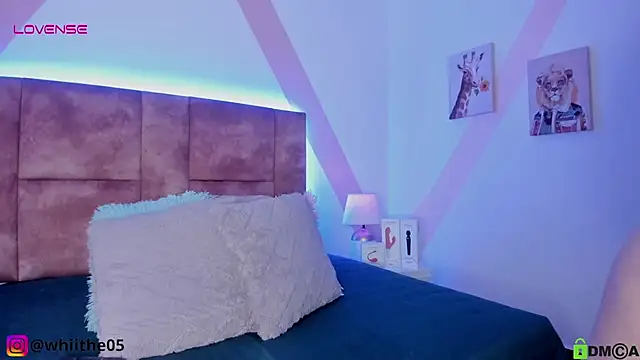 Snapshot of isabella_whiithe chatting on January 28, 6:07 pm isabella whiithe online show from January 28, 6:07 pm