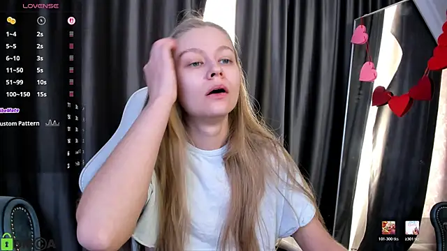 Snapshot of Polumna_cute chatting on February 14, 9:28 am Polumna cute online show from February 14, 9:28 am