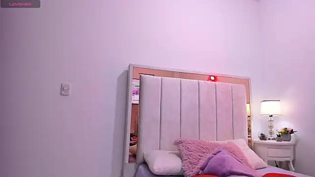 Snapshot of michelle_madson_ chatting on December 18, 1:45 pm michelle madson online show from December 18, 1:45 pm