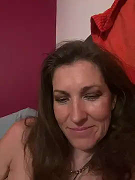 Snapshot of Lwhite1 chatting on June 27, 12:37 am Lwhite1 online show from June 27, 12:37 am