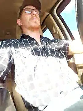 Snapshot of REDHAMMER_ chatting on October 31, 8:10 pm REDHAMMER  online show from October 31, 8:10 pm