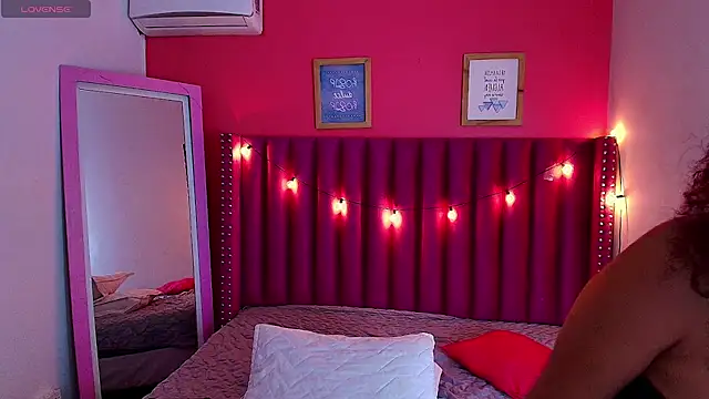 littleebonny online show from December 25, 12:58 pm