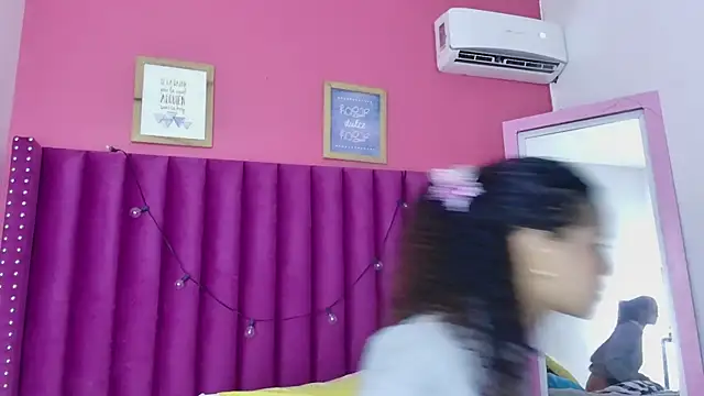 littleebonny online show from December 15, 1:04 pm