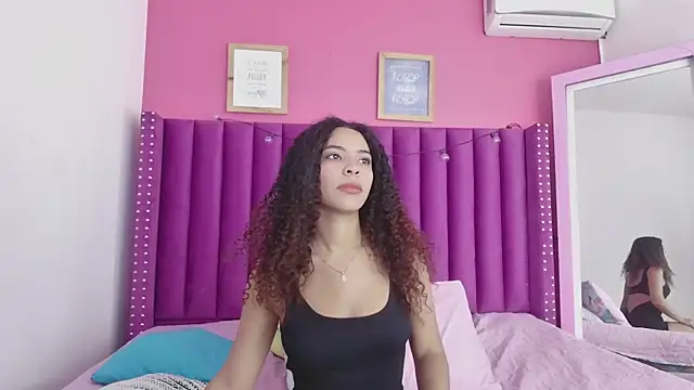 littleebonny online show from December 17, 12:44 pm