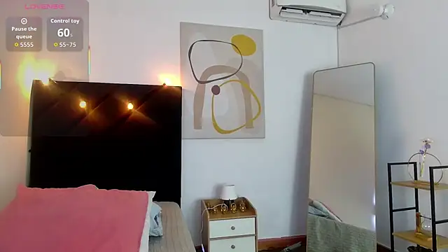 littleebonny online show from May 18, 7:52 pm