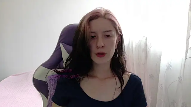 Snapshot of sunshine_girl9 chatting on March 26, 7:41 pm sunshine girl9 online show from March 26, 7:41 pm