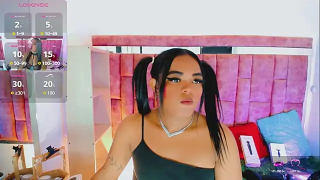 Snapshot of KayleighDreams_ chatting on May 7, 8:20 am KayleighDreams online show from May 7, 8:20 am