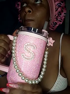 Snapshot of CocoBootyyy chatting on December 3, 1:02 am CocoBootyyy online show from December 3, 1:02 am