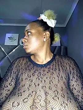 CocoBootyyy online show from June 5, 4:30 am