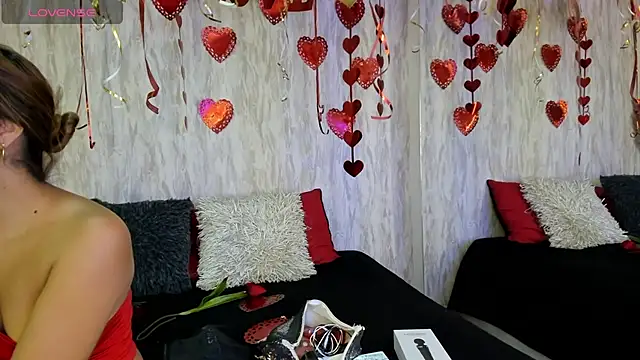 Snapshot of emily_parkerr chatting on February 12, 1:06 pm emily parkerr online show from February 12, 1:06 pm