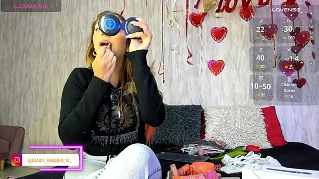 Snapshot of emily_parkerr chatting on February 13, 1:59 pm emily parkerr online show from February 13, 1:59 pm