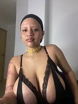 Snapshot of Charlotee_ chatting on November 16, 2:22 pm Charlotee online show from November 16, 2:22 pm