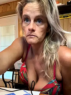 Snapshot of vixendoll87 chatting on November 4, 4:17 pm vixendoll87 online show from November 4, 4:17 pm