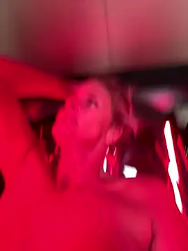 Snapshot of vixendoll87 chatting on November 6, 12:11 am vixendoll87 online show from November 6, 12:11 am