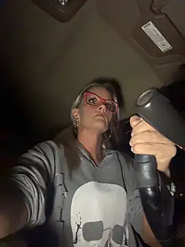 Snapshot of vixendoll87 chatting on November 16, 12:16 am vixendoll87 online show from November 16, 12:16 am