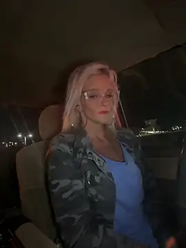 vixendoll87 online show from January 18, 12:25 am