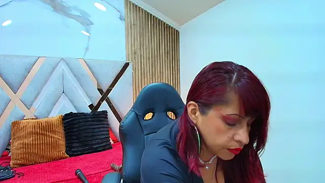 Anabella Thompson online show from July 21, 10:39 am