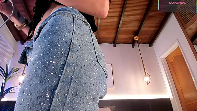 Snapshot of AgattaDuque chatting on July 10, 7:49 pm AgattaDuque online show from July 10, 7:49 pm