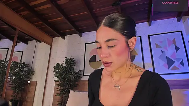 Snapshot of AgattaDuque chatting on July 14, 8:03 pm AgattaDuque online show from July 14, 8:03 pm