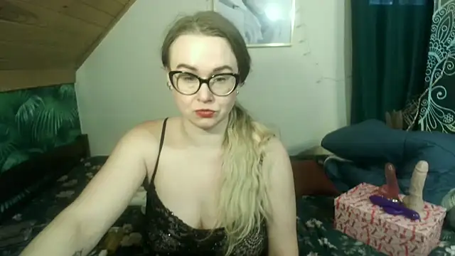 Snapshot of MilfKendra4U chatting on November 25, 10:04 am MilfKendra4U online show from November 25, 10:04 am