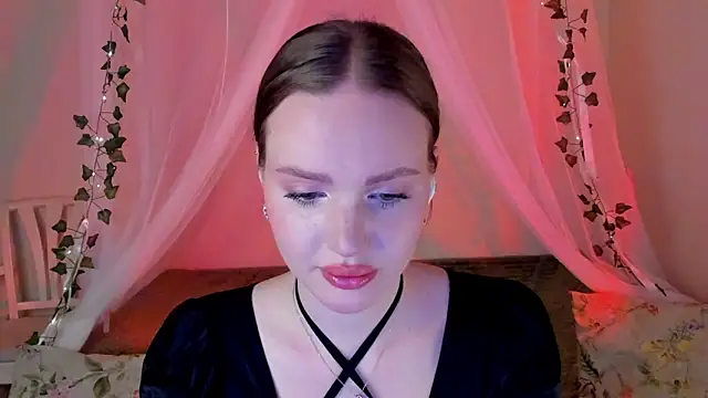 Snapshot of MishkaMe chatting on December 19, 4:24 pm MishkaMe online show from December 19, 4:24 pm