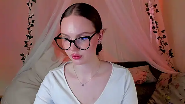 Snapshot of MishkaMe chatting on February 11, 3:18 pm MishkaMe online show from February 11, 3:18 pm