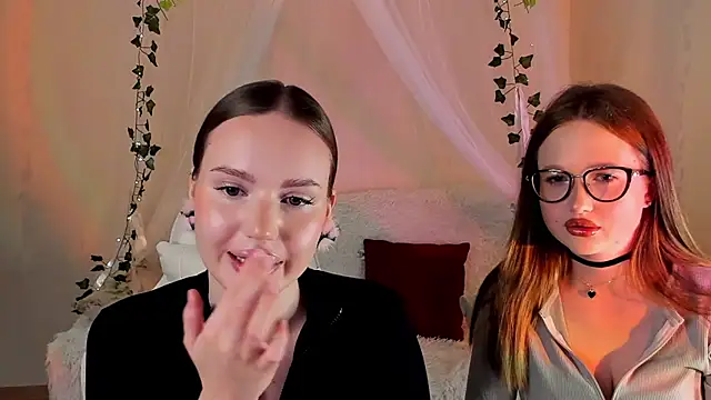 Snapshot of MishkaMe chatting on November 13, 6:34 am MishkaMe online show from November 13, 6:34 am