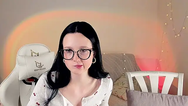 Snapshot of MishkaMe chatting on November 25, 2:28 pm MishkaMe online show from November 25, 2:28 pm