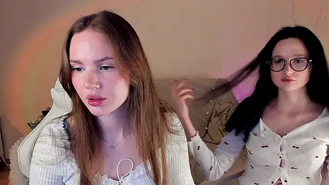 Snapshot of MishkaMe chatting on December 5, 11:30 am MishkaMe online show from December 5, 11:30 am