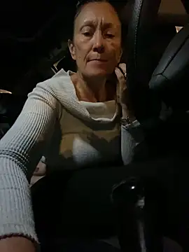 Snapshot of TheDime chatting on December 15, 2:49 am TheDime online show from December 15, 2:49 am